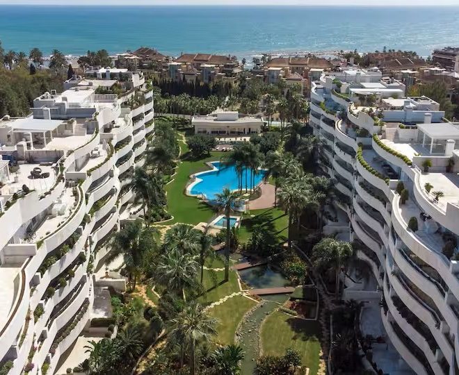 R5378149-Image 1-Ground Floor Apartment - 3 Beds - 300 Built