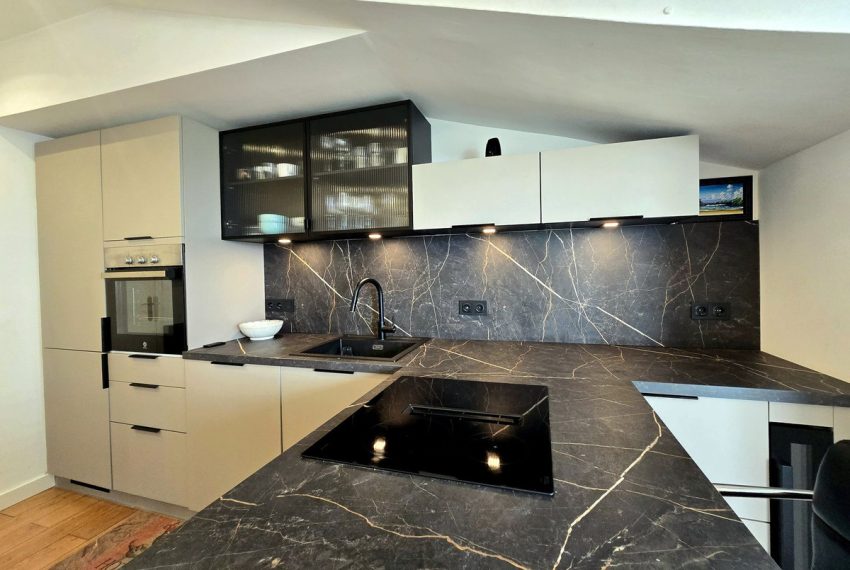 R5378989-Apartment-For-Sale-The-Golden-Mile-Top-Floor-Apartment-1-Beds-56-Built-13