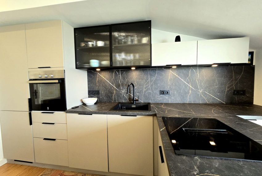R5378989-Apartment-For-Sale-The-Golden-Mile-Top-Floor-Apartment-1-Beds-56-Built-4