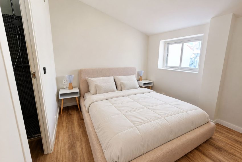 R5379013-Apartment-For-Sale-The-Golden-Mile-Top-Floor-Apartment-1-Beds-50-Built-2