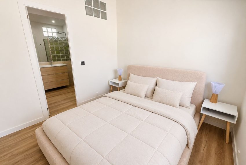 R5379013-Apartment-For-Sale-The-Golden-Mile-Top-Floor-Apartment-1-Beds-50-Built-3