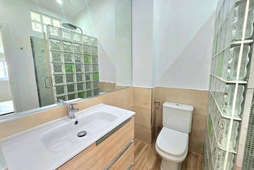 R5379013-Apartment-For-Sale-The-Golden-Mile-Top-Floor-Apartment-1-Beds-50-Built-4