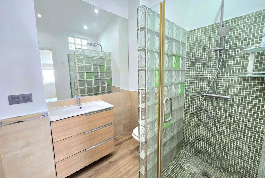 R5379013-Apartment-For-Sale-The-Golden-Mile-Top-Floor-Apartment-1-Beds-50-Built-5