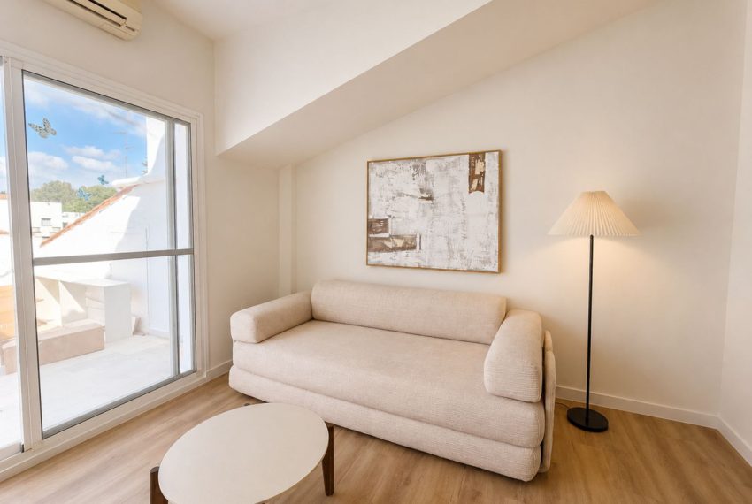 R5379013-Apartment-For-Sale-The-Golden-Mile-Top-Floor-Apartment-1-Beds-50-Built