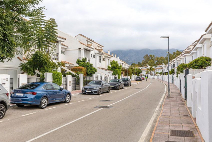 R5383741-House-For-Sale-Nueva-Andalucia-Townhouse-2-Beds-149-Built-3