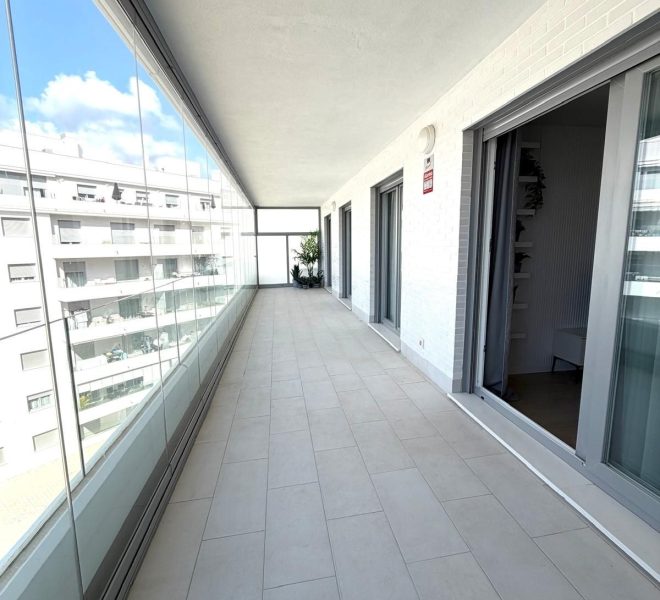 R5384605-Image 1-Middle Floor Apartment - 3 Beds - 135 Built