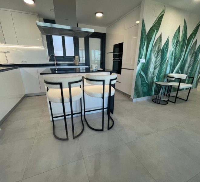 R5384608-Image 1-Middle Floor Apartment - 3 Beds - 120 Built