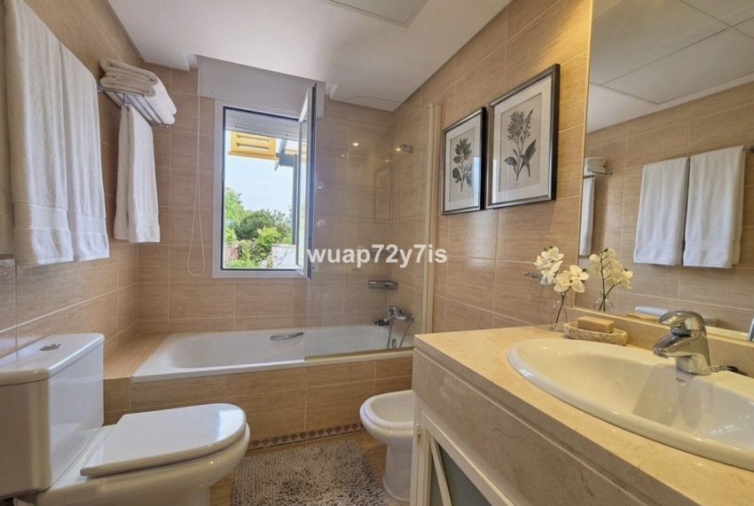 R5387920-Apartment-For-Sale-Nueva-Andalucia-Penthouse-2-Beds-72-Built-11