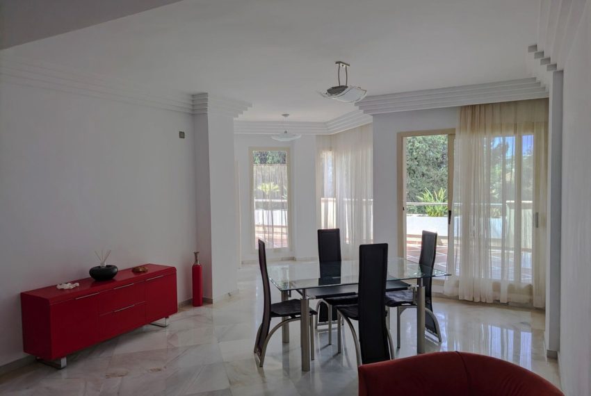 R5388007-Apartment-For-Sale-Aloha-Middle-Floor-Apartment-2-Beds-111-Built-2