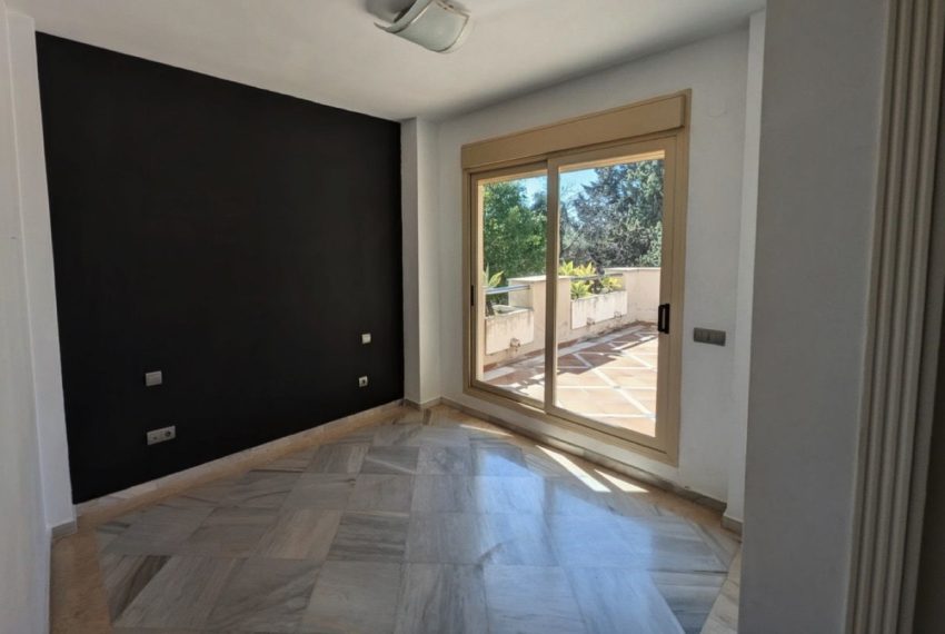 R5388007-Apartment-For-Sale-Aloha-Middle-Floor-Apartment-2-Beds-111-Built-3