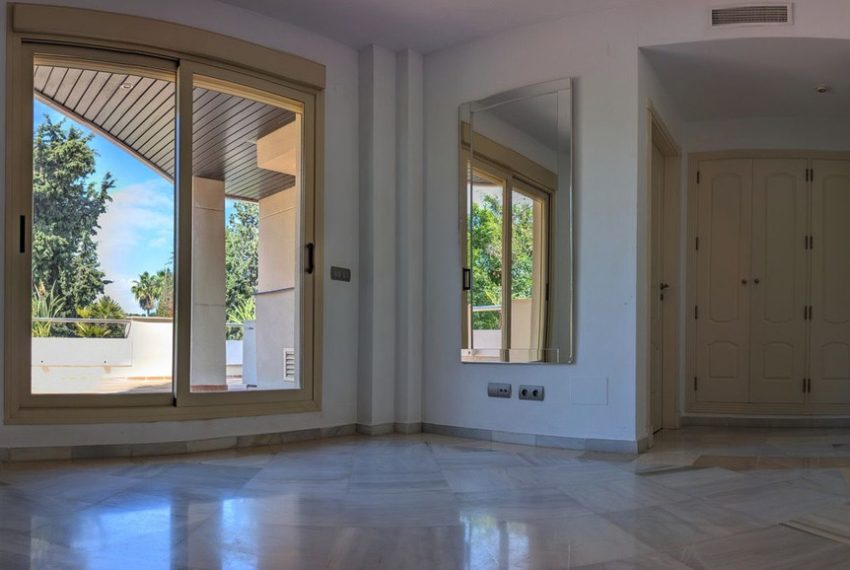 R5388007-Apartment-For-Sale-Aloha-Middle-Floor-Apartment-2-Beds-111-Built-4