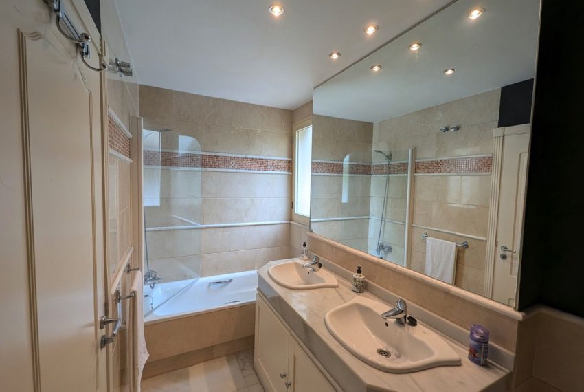 R5388007-Apartment-For-Sale-Aloha-Middle-Floor-Apartment-2-Beds-111-Built-7