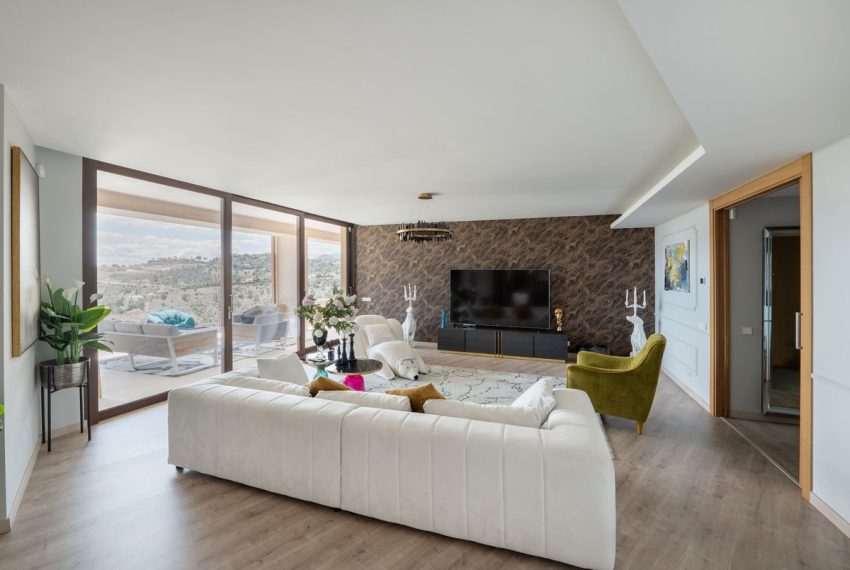 R4743115-Apartment-For-Sale-La-Quinta-Top-Floor-Apartment-4-Beds-245-Built-1