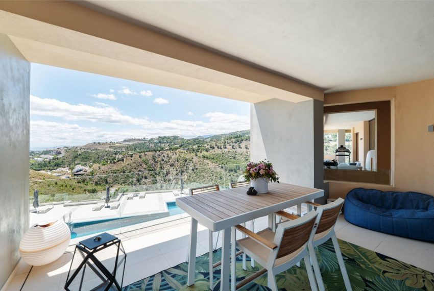 R4743115-Apartment-For-Sale-La-Quinta-Top-Floor-Apartment-4-Beds-245-Built-4