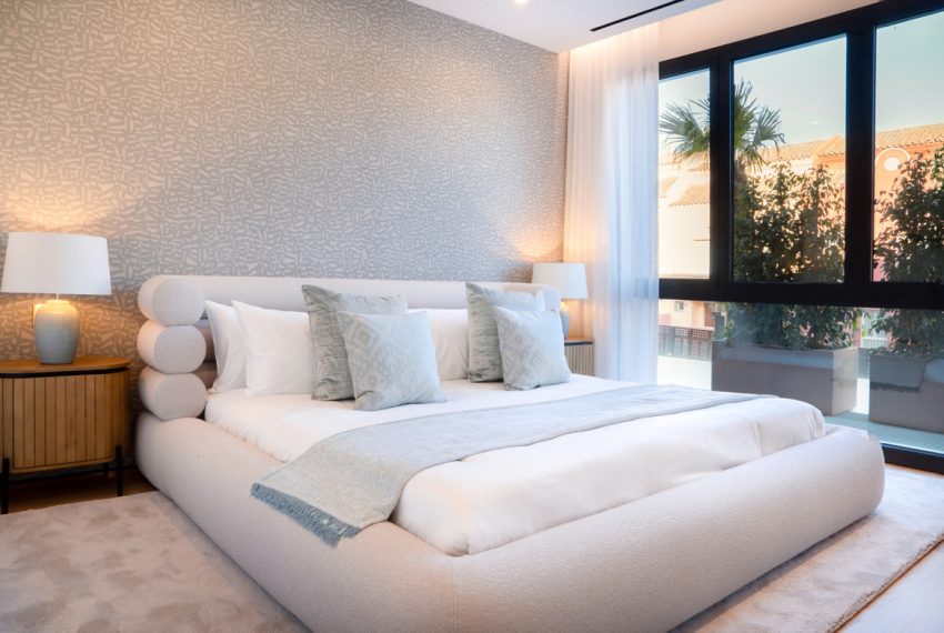 R4973467-Apartment-For-Sale-The-Golden-Mile-Ground-Floor-Apartment-4-Beds-286-Built-11
