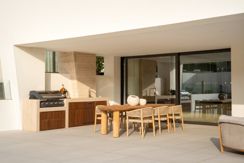 R4973467-Apartment-For-Sale-The-Golden-Mile-Ground-Floor-Apartment-4-Beds-286-Built-3