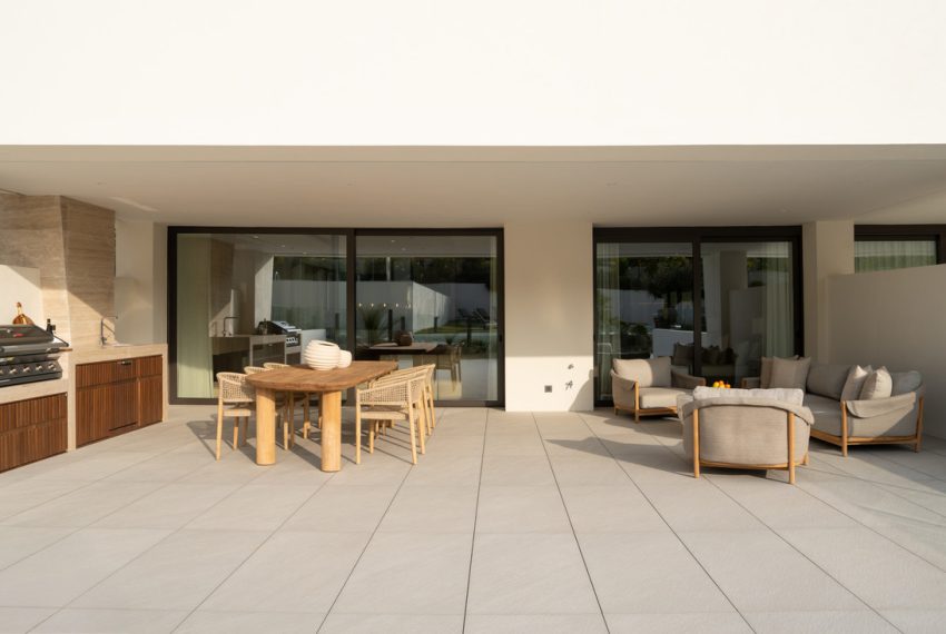 R4973467-Apartment-For-Sale-The-Golden-Mile-Ground-Floor-Apartment-4-Beds-286-Built