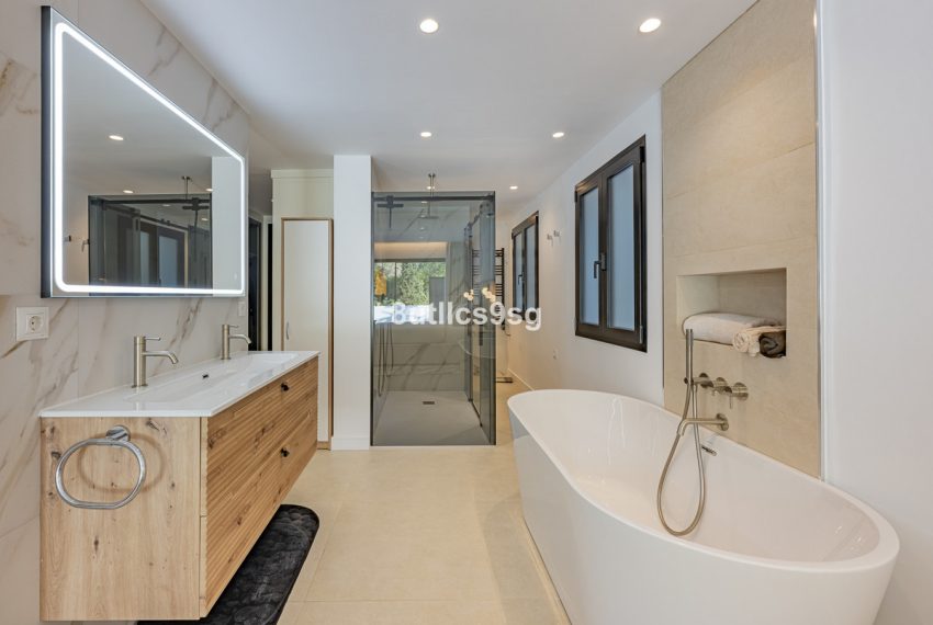 R5050651-Apartment-For-Sale-The-Golden-Mile-Ground-Floor-Apartment-3-Beds-196-Built-12
