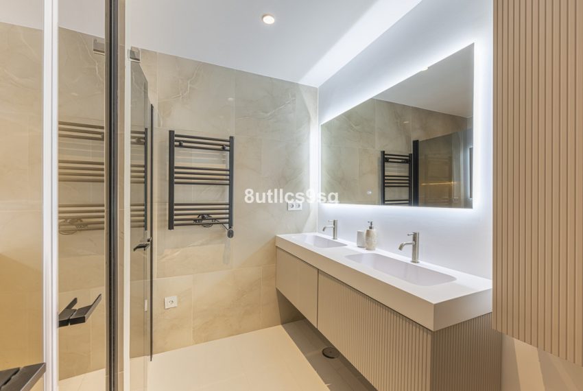 R5050651-Apartment-For-Sale-The-Golden-Mile-Ground-Floor-Apartment-3-Beds-196-Built-14