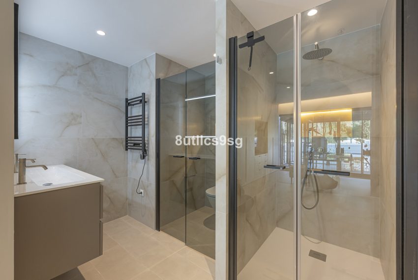 R5050651-Apartment-For-Sale-The-Golden-Mile-Ground-Floor-Apartment-3-Beds-196-Built-15