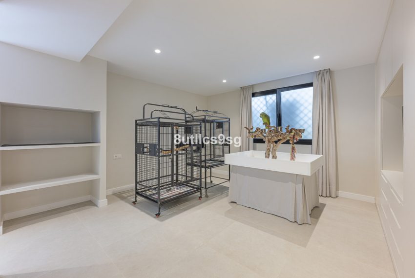 R5050651-Apartment-For-Sale-The-Golden-Mile-Ground-Floor-Apartment-3-Beds-196-Built-17