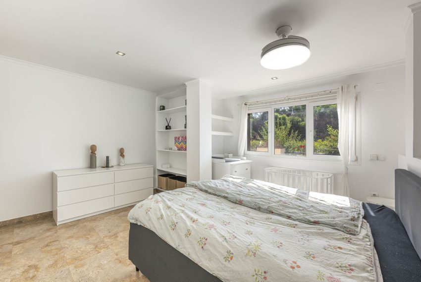 R5119132-Apartment-For-Sale-The-Golden-Mile-Ground-Floor-Apartment-3-Beds-254-Built-12