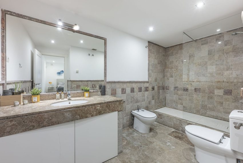 R5119132-Apartment-For-Sale-The-Golden-Mile-Ground-Floor-Apartment-3-Beds-254-Built-17