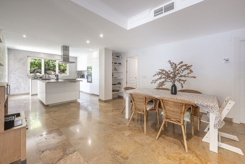 R5119132-Apartment-For-Sale-The-Golden-Mile-Ground-Floor-Apartment-3-Beds-254-Built-4