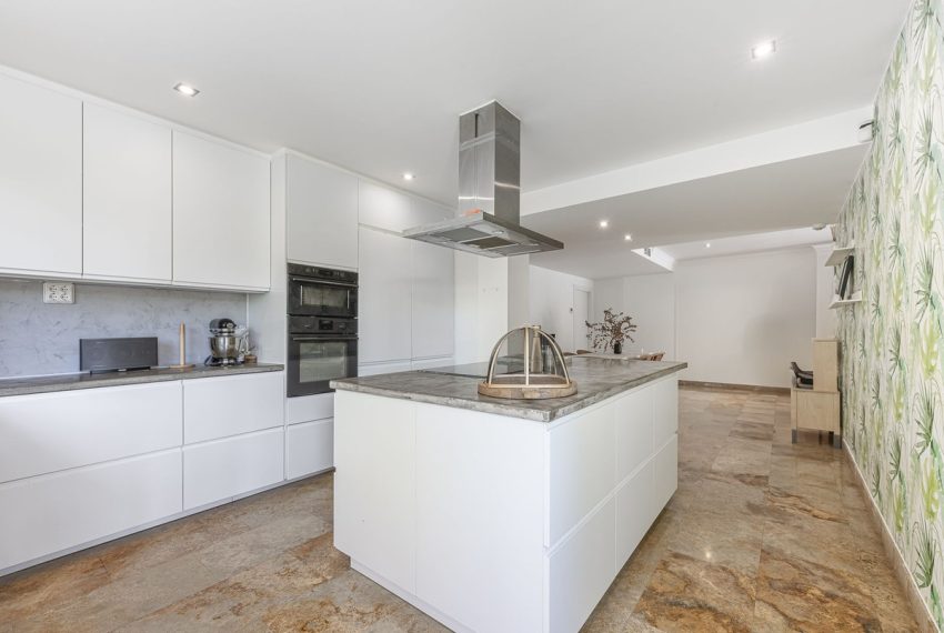 R5119132-Apartment-For-Sale-The-Golden-Mile-Ground-Floor-Apartment-3-Beds-254-Built-5