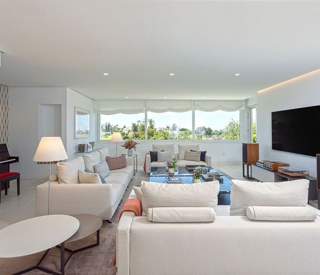R5214556-Image 1-Middle Floor Apartment - 2 Beds - 165 Built