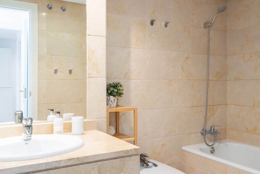 R5215822-Apartment-For-Sale-Marbella-Penthouse-2-Beds-85-Built-10
