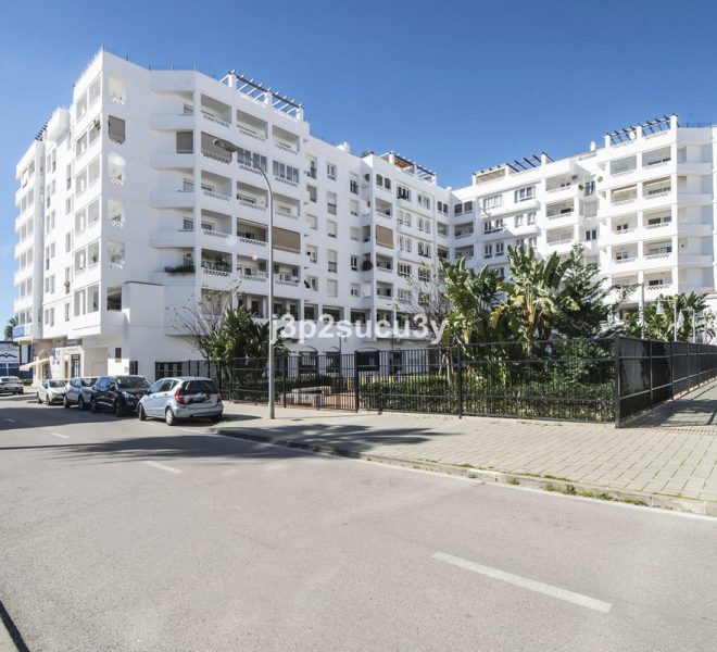 R5310019-Image 1-Middle Floor Apartment - 4 Beds - 142 Built