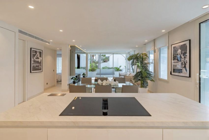 R5322127-Apartment-For-Sale-The-Golden-Mile-Middle-Floor-Apartment-3-Beds-165-Built-2