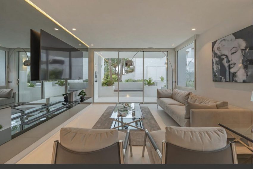 R5322127-Apartment-For-Sale-The-Golden-Mile-Middle-Floor-Apartment-3-Beds-165-Built