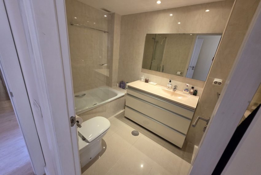 R5371831-Apartment-For-Sale-The-Golden-Mile-Middle-Floor-Apartment-3-Beds-128-Built-12