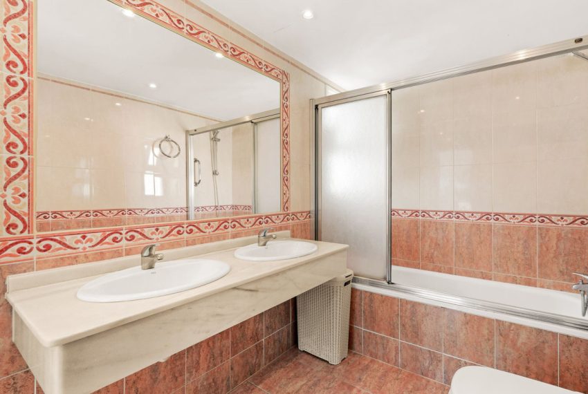 R5386912-House-For-Sale-Aloha-Townhouse-2-Beds-142-Built-19