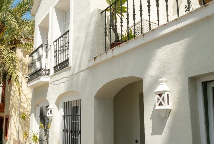 R5387038-House-For-Sale-La-Heredia-Townhouse-4-Beds-246-Built-2