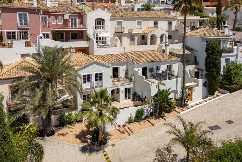 R5387038-House-For-Sale-La-Heredia-Townhouse-4-Beds-246-Built