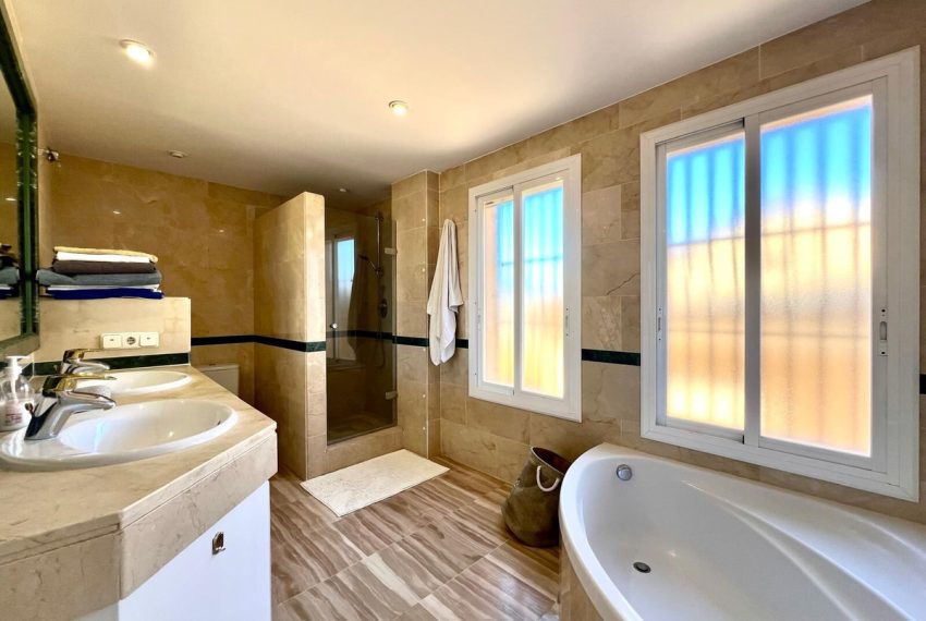 R5391745-Apartment-For-Sale-Marbella-Penthouse-4-Beds-470-Built-9