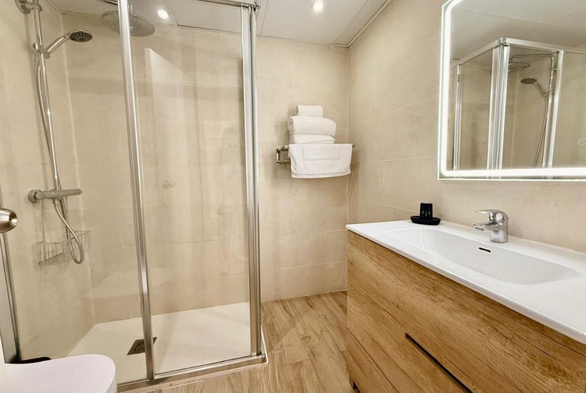 R5395126-Apartment-For-Sale-The-Golden-Mile-Ground-Floor-Apartment-2-Beds-115-Built-15