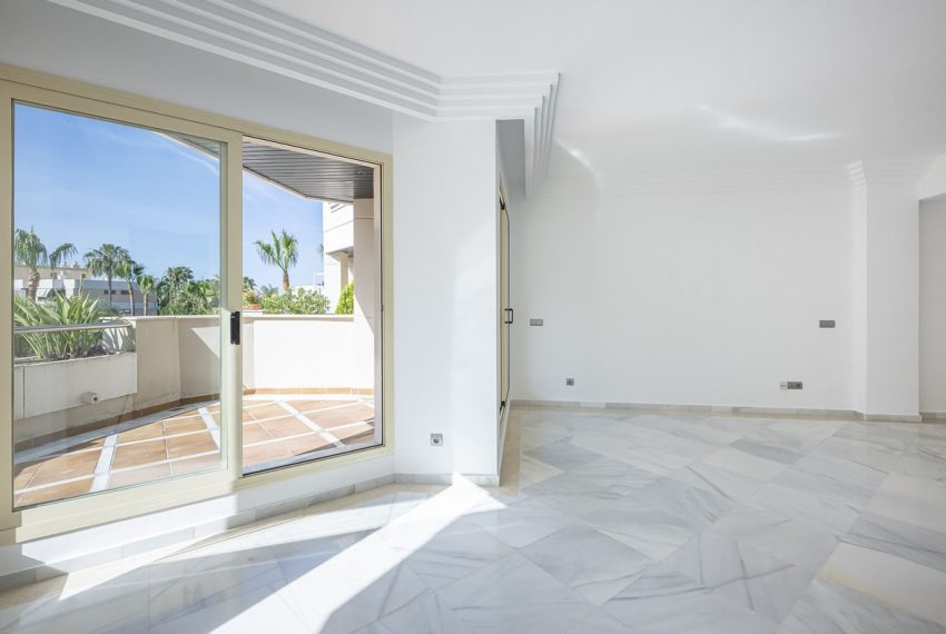 R5395705-Apartment-For-Sale-Aloha-Middle-Floor-Apartment-2-Beds-107-Built-3