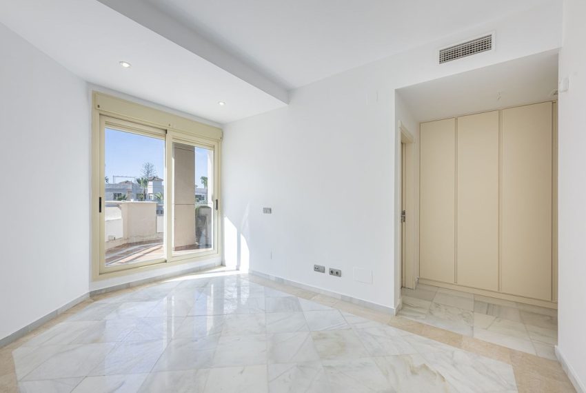 R5395705-Apartment-For-Sale-Aloha-Middle-Floor-Apartment-2-Beds-107-Built-9