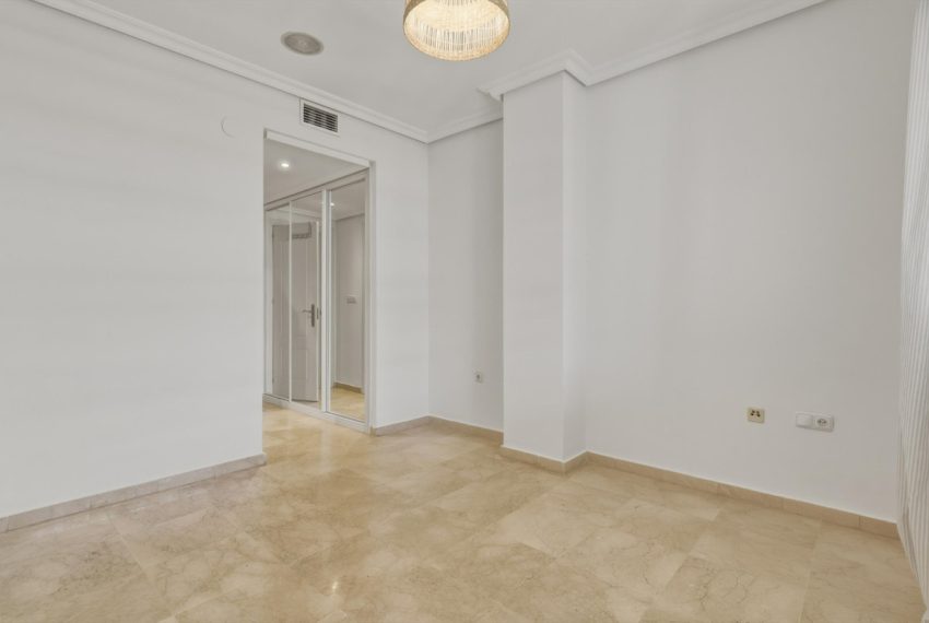 R5396875-Apartment-For-Sale-The-Golden-Mile-Middle-Floor-Apartment-2-Beds-113-Built-14