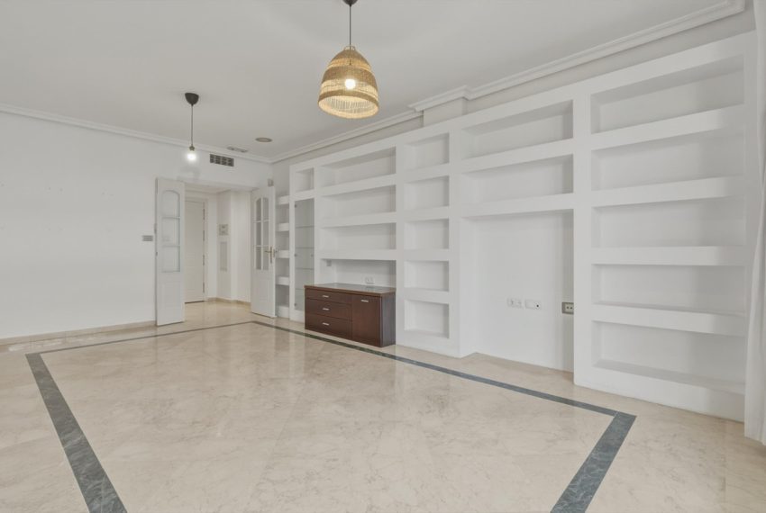 R5396875-Apartment-For-Sale-The-Golden-Mile-Middle-Floor-Apartment-2-Beds-113-Built-3