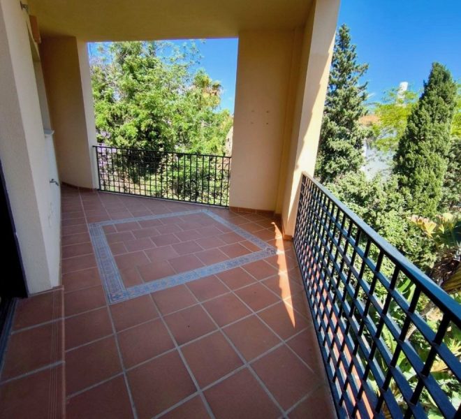 R5400007-Image 1-Penthouse - 2 Beds - 129 Built