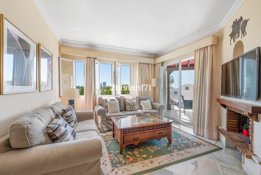 R5400010-Apartment-For-Sale-Elviria-Penthouse-2-Beds-80-Built-5