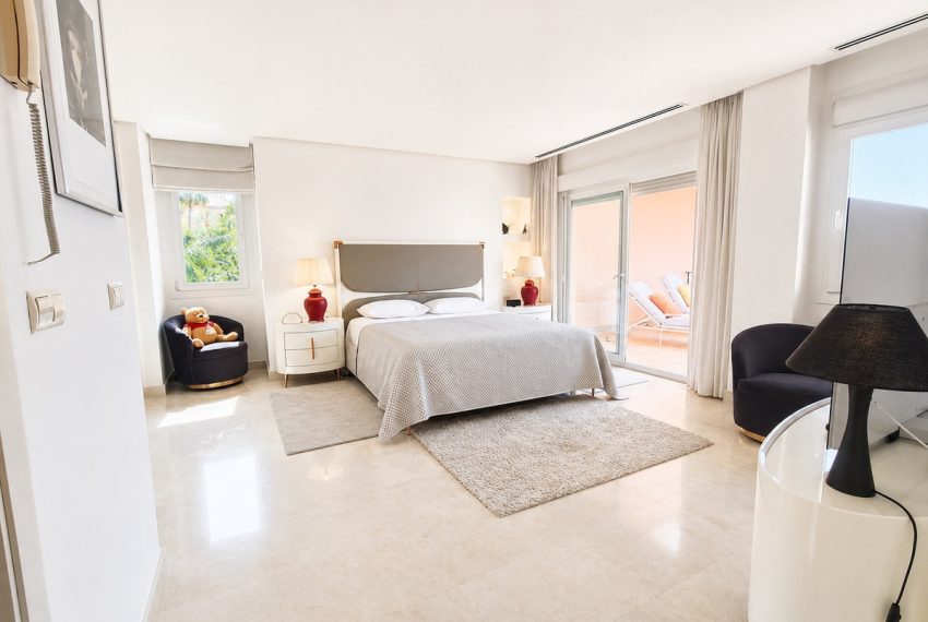 R5400259-Apartment-For-Sale-Nueva-Andalucia-Duplex-2-Beds-170-Built-3