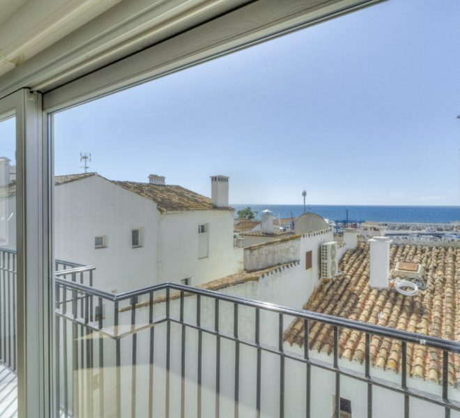 R5400343-Image 1-Middle Floor Apartment - 2 Beds - 137 Built