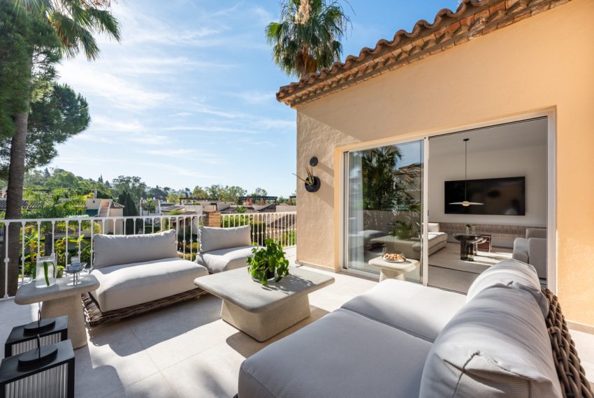 R5406937-Apartment-For-Sale-Nueva-Andalucia-Penthouse-Duplex-3-Beds-246-Built-2
