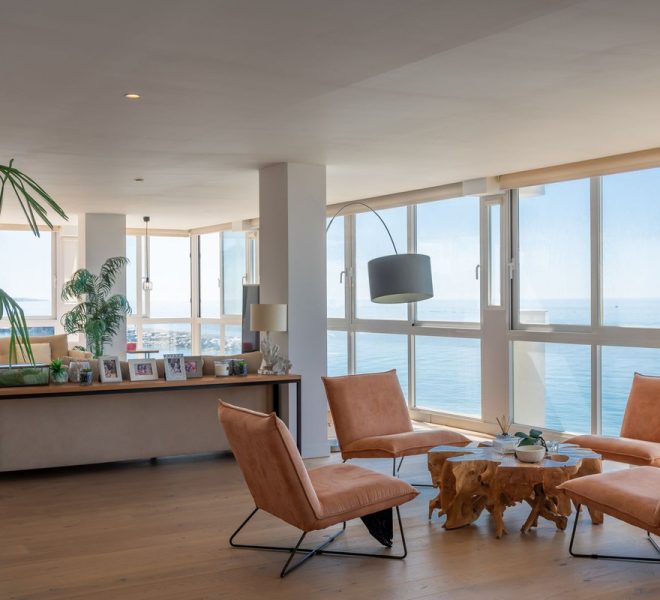 R5407765-Image 1-Middle Floor Apartment - 4 Beds - 248 Built